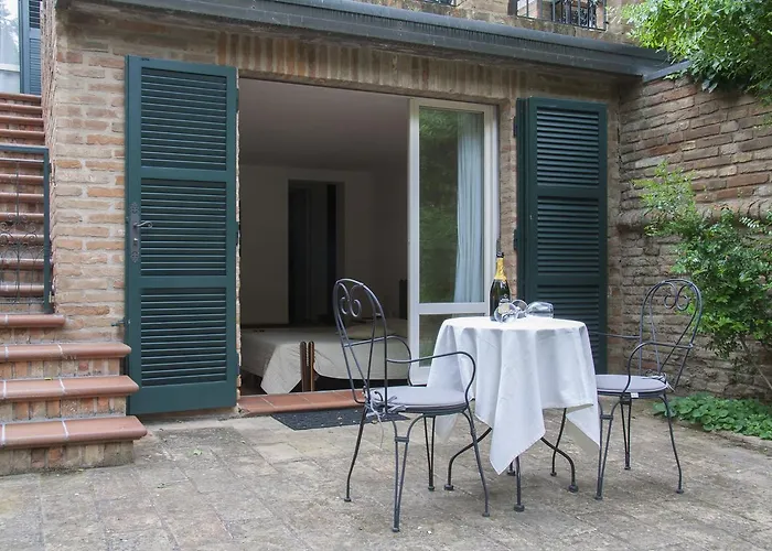 Bed & Breakfast Ai Giardini Di San Vitale 4*