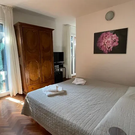 Ai Giardini Di San Vitale Bed & Breakfast