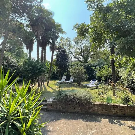 Ai Giardini Di San Vitale Bed & Breakfast 3*