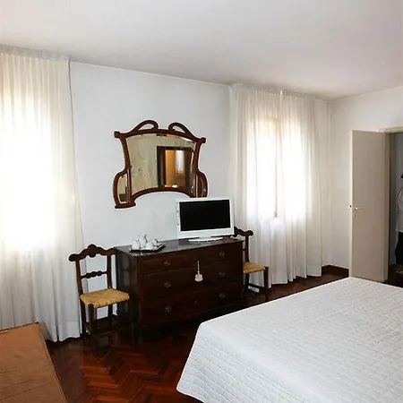 Ai Giardini Di San Vitale Bed and Breakfast